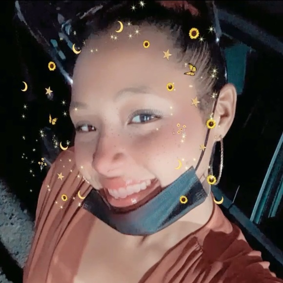 Meet your Posher, Paola - Picture 1 of 1